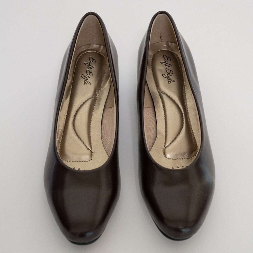 Hush Puppies Soft Style Angel II Low Heel Pump in Dark Brown Elegance